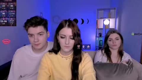 Snapshot of esma_shine chatting on November 11, 12:54 am esma_shine online show from November 11, 12:54 am