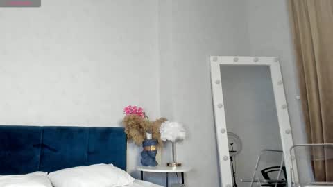 Esme Runn online show from November 9, 3:27 am