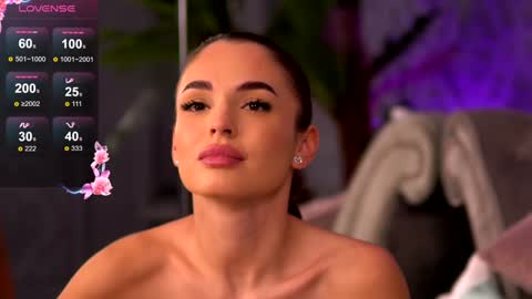 Snapshot of esmeainsley chatting on December 19, 6:34 am Raluca  online show from December 19, 6:34 am