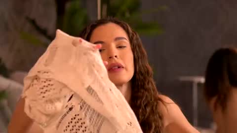 Snapshot of esmeainsley chatting on March 5, 2:36 am Raluca  online show from March 5, 2:36 am