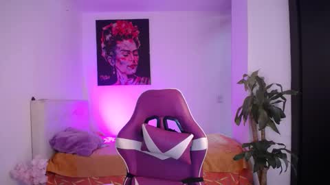 Esmeralda online show from January 18, 4:00 pm