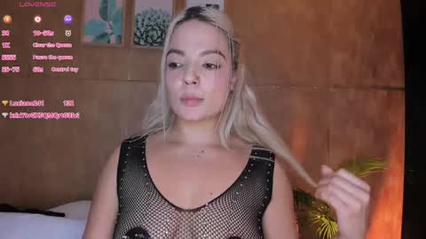 Snapshot of esmeralda__g chatting on February 22, 9:15 pm Esmeralda G online show from February 22, 9:15 pm