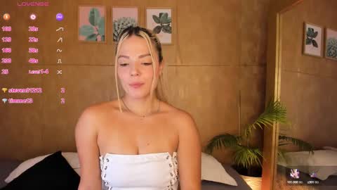 Snapshot of esmeralda__g chatting on March 12, 7:38 pm Esmeralda G online show from March 12, 7:38 pm