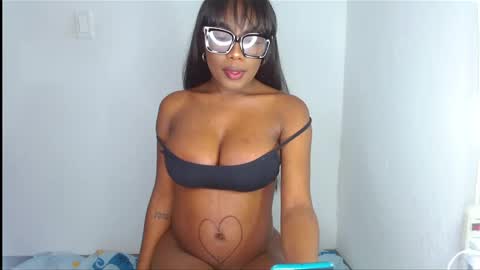 Snapshot of esmeralda_parck chatting on February 13, 2:52 pm Esmeralda parck online show from February 13, 2:52 pm