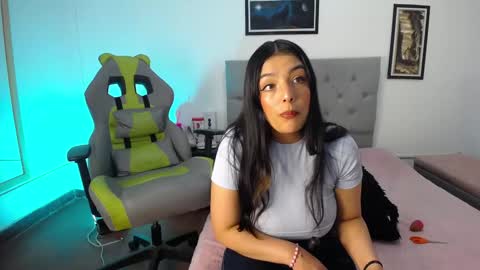 Perla online show from October 23, 4:56 am