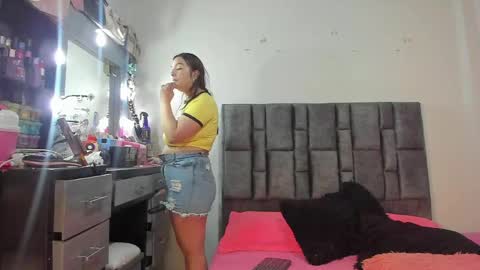Snapshot of esmeraldaa_sc chatting on May 13, 5:49 am Perla online show from May 13, 5:49 am