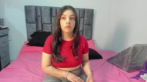 Snapshot of esmeraldaa_sc chatting on May 25, 6:19 am Perla online show from May 25, 6:19 am