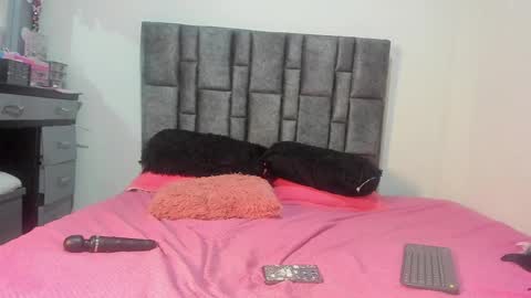 Snapshot of esmeraldaa_sc chatting on May 29, 6:11 am Perla online show from May 29, 6:11 am
