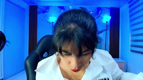 Snapshot of esmeraldachantre chatting on November 19, 11:32 am Esmeralda online show from November 19, 11:32 am