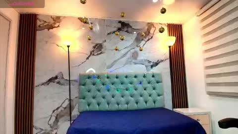 Snapshot of esmeraldachantre chatting on December 15, 11:36 am Esmeralda online show from December 15, 11:36 am