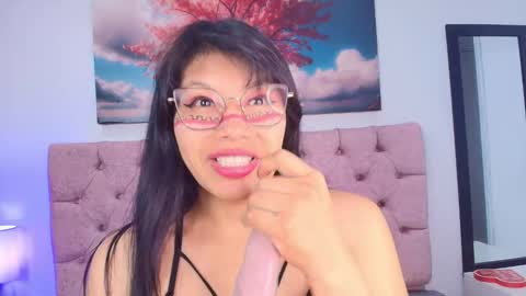 Snapshot of esmeraldachantre chatting on December 16, 9:31 pm Esmeralda online show from December 16, 9:31 pm