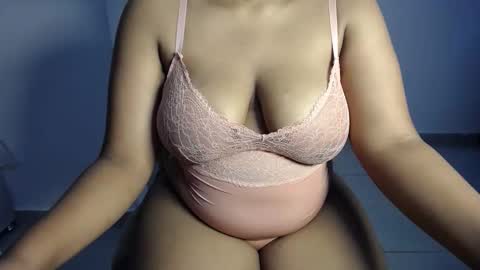 Snapshot of esmeray_ chatting on September 16, 11:22 am Esme online show from September 16, 11:22 am