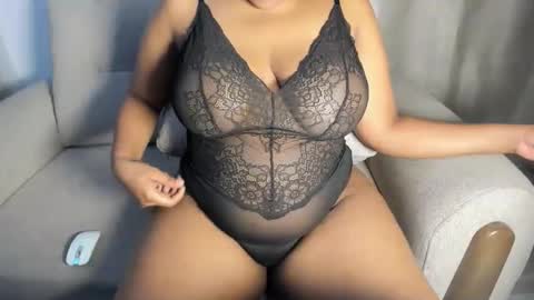 Snapshot of esmeray_ chatting on October 4, 11:36 pm Esme online show from October 4, 11:36 pm