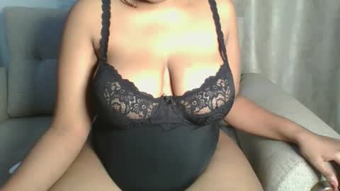 Snapshot of esmeray_ chatting on October 17, 11:07 pm Esme online show from October 17, 11:07 pm