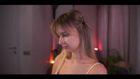 Snapshot of esmereal chatting on May 21, 3:46 am How was your Christmas online show from May 21, 3:46 am