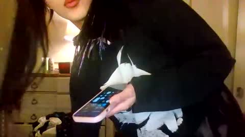 Snapshot of esoterickitten777 chatting on January 8, 1:41 am axe online show from January 8, 1:41 am