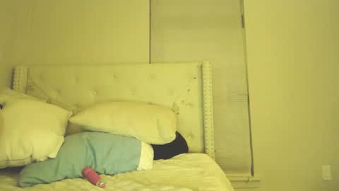 Snapshot of esoterickitten777 chatting on January 9, 2:47 am axe online show from January 9, 2:47 am