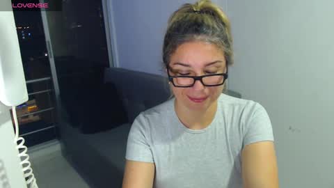 Snapshot of esperanza86_ chatting on December 10, 3:30 am Juliana online show from December 10, 3:30 am