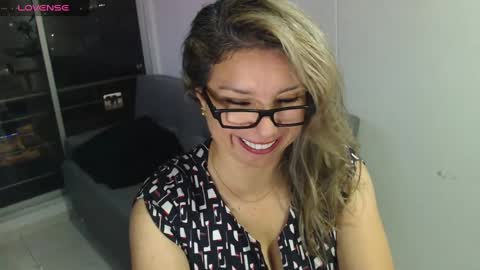 Snapshot of esperanza86_ chatting on December 19, 11:57 pm Juliana online show from December 19, 11:57 pm