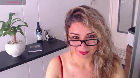 Snapshot of esperanza86_ chatting on December 22, 1:44 pm Juliana online show from December 22, 1:44 pm
