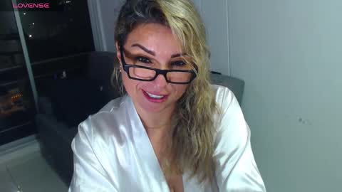 Snapshot of esperanza86_ chatting on December 25, 1:53 am Juliana online show from December 25, 1:53 am