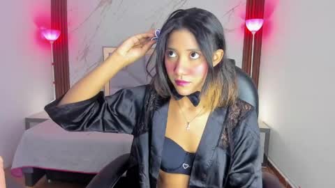 esperanzamora online show from April 25, 12:41 pm