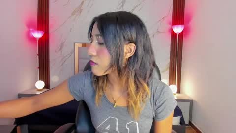 esperanzamora online show from May 2, 11:48 am