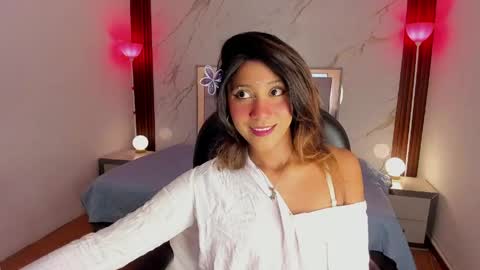 esperanzamora online show from May 5, 11:51 am