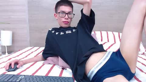 ESTEBAN CARLTON online show from March 5, 5:50 pm