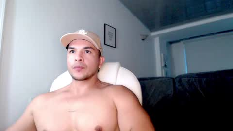 Snapshot of esteban_de_louise chatting on January 30, 11:13 pm ESTEBAN online show from January 30, 11:13 pm