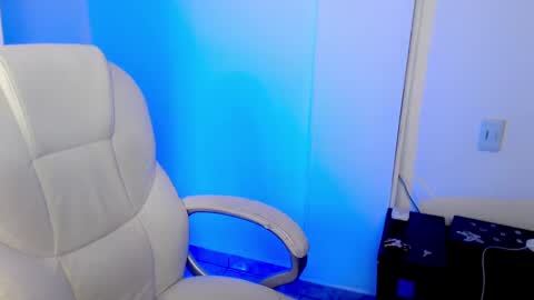 Snapshot of esteban_de_louise chatting on February 1, 2:16 am ESTEBAN online show from February 1, 2:16 am