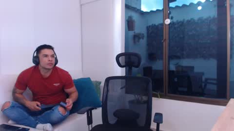 Snapshot of esteban_de_louise chatting on March 5, 8:32 pm ESTEBAN online show from March 5, 8:32 pm