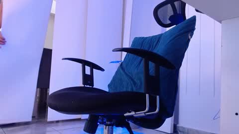 Snapshot of esteban_de_louise chatting on March 8, 6:47 pm ESTEBAN online show from March 8, 6:47 pm