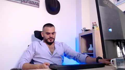 Esteban Fernandez online show from February 15, 7:51 am