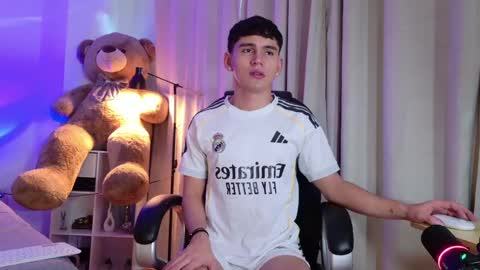 Esteban online show from May 22, 11:49 am