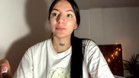 Snapshot of estefa1 chatting on April 3, 6:33 am estefa1 online show from April 3, 6:33 am