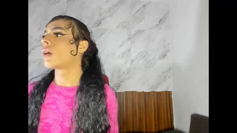 Snapshot of estefani_robles chatting on June 9, 11:27 pm estefani robles online show from June 9, 11:27 pm
