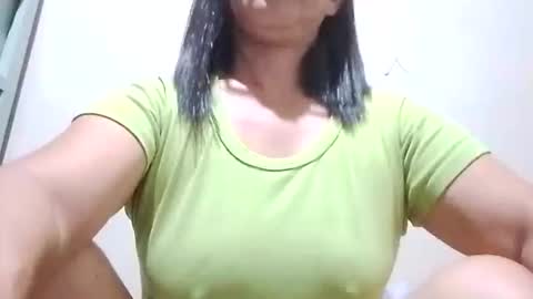 Snapshot of estella_babe chatting on March 24, 2:22 pm estella_babe online show from March 24, 2:22 pm