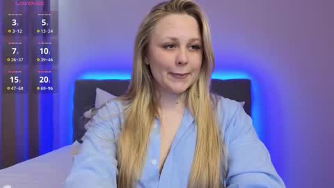 Snapshot of estella_elwood chatting on October 17, 1:57 pm Estella online show from October 17, 1:57 pm