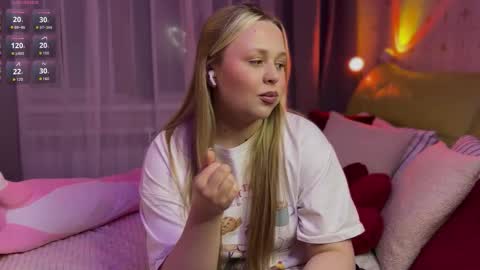 Estella online show from March 4, 6:58 pm