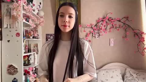 estellezdebski online show from July 12, 1:24 pm