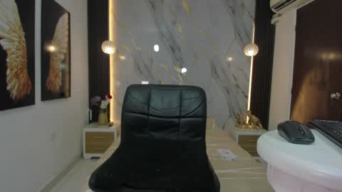 Snapshot of estephany_doll chatting on December 17, 12:45 am Estephany online show from December 17, 12:45 am