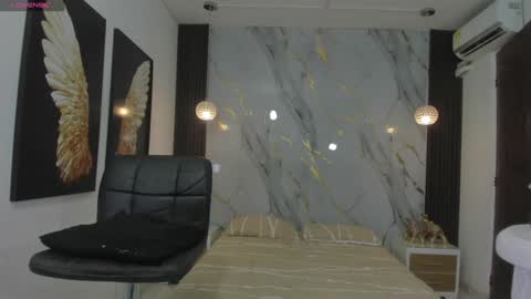 Snapshot of estephany_doll chatting on December 21, 9:15 pm Estephany online show from December 21, 9:15 pm