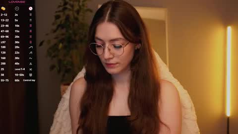 Snapshot of ester_hill chatting on November 10, 4:00 am Ester online show from November 10, 4:00 am