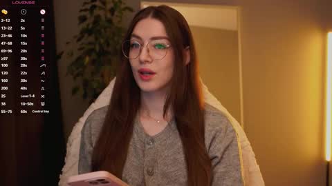 Snapshot of ester_hill chatting on November 17, 1:11 am Ester online show from November 17, 1:11 am