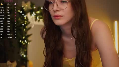 Snapshot of ester_hill chatting on December 17, 1:44 am Ester online show from December 17, 1:44 am