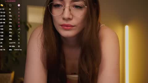 Snapshot of ester_hill chatting on April 20, 3:09 am Ester online show from April 20, 3:09 am