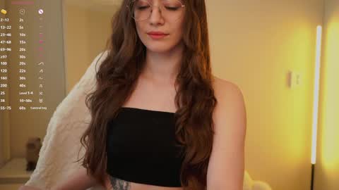 Snapshot of ester_hill chatting on May 14, 6:31 am Ester online show from May 14, 6:31 am