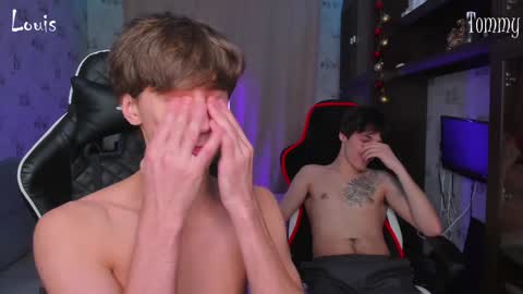 Snapshot of esthetics_boys chatting on January 19, 12:17 am LOUIS online show from January 19, 12:17 am