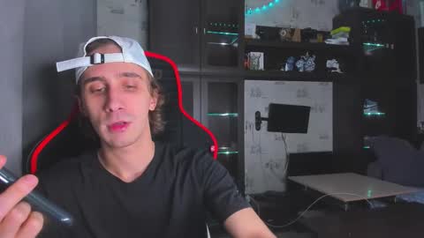 Snapshot of esthetics_boys chatting on November 18, 2:28 am LOUIS online show from November 18, 2:28 am